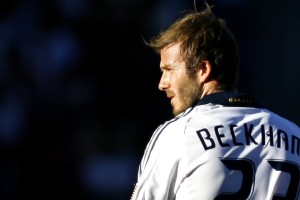 半岛体育官方网站-詹姆斯回归赛场，赛事规则更新首场状态亮眼，尤文图斯观众沸腾！